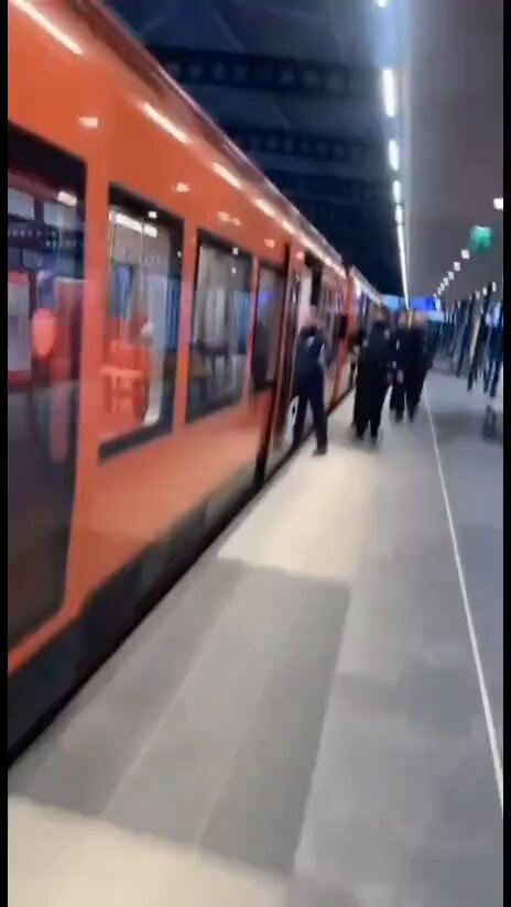 Sillä välin kehitysmaalaiset maahanmuuttajat joista on pelkkää riesaa ja haittaa kaikille. 👎