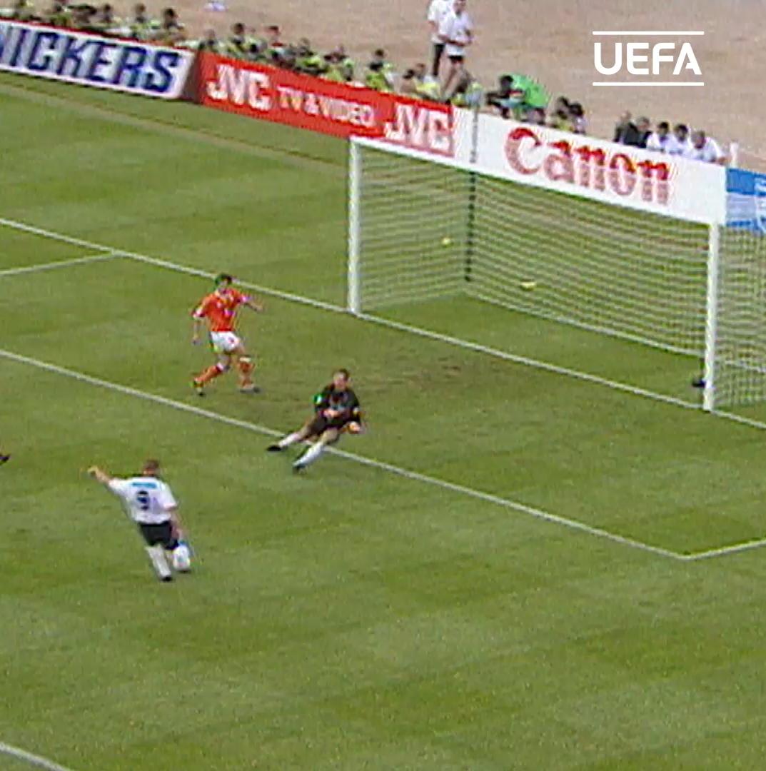 Talking of team goals... 🤩 #OnThisDay 30 years ago, England beat the Netherlands 4-1 at EURO '96!