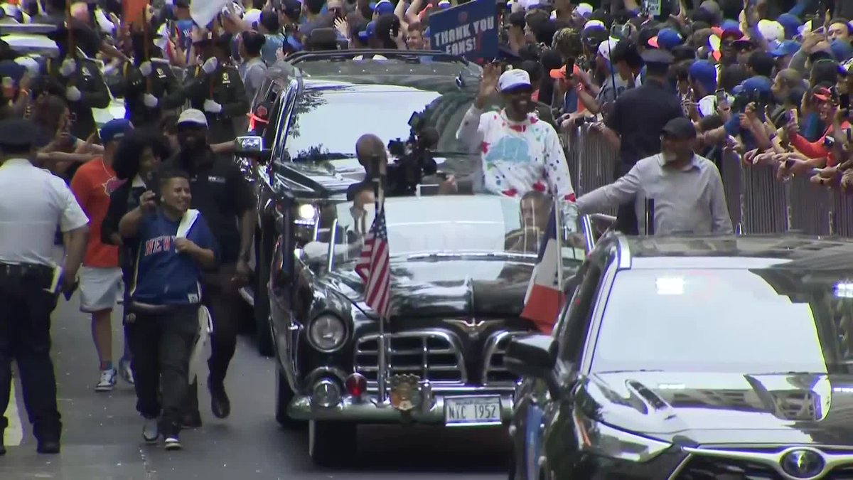 WHEELING AND DEALING. Clyde Frazier at the Knicks parade!