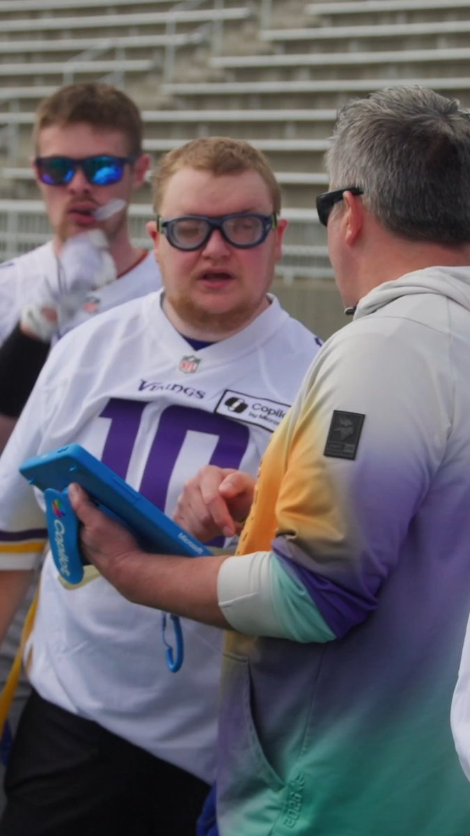 Special Olympics Minnesota flag football athletes had the opportunity to train like the pros by experiencing how much technology can impact the game! 💻: Microsoft