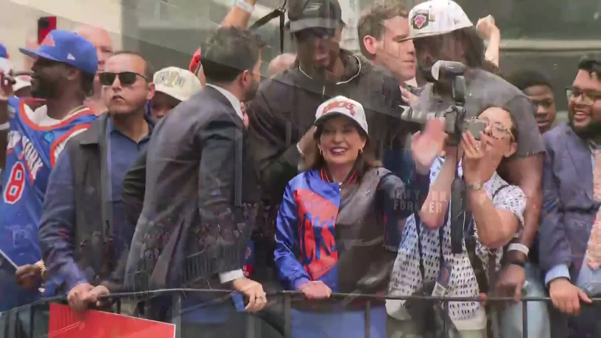 New York governor Kathy Hochul joins the Knicks on their parade float