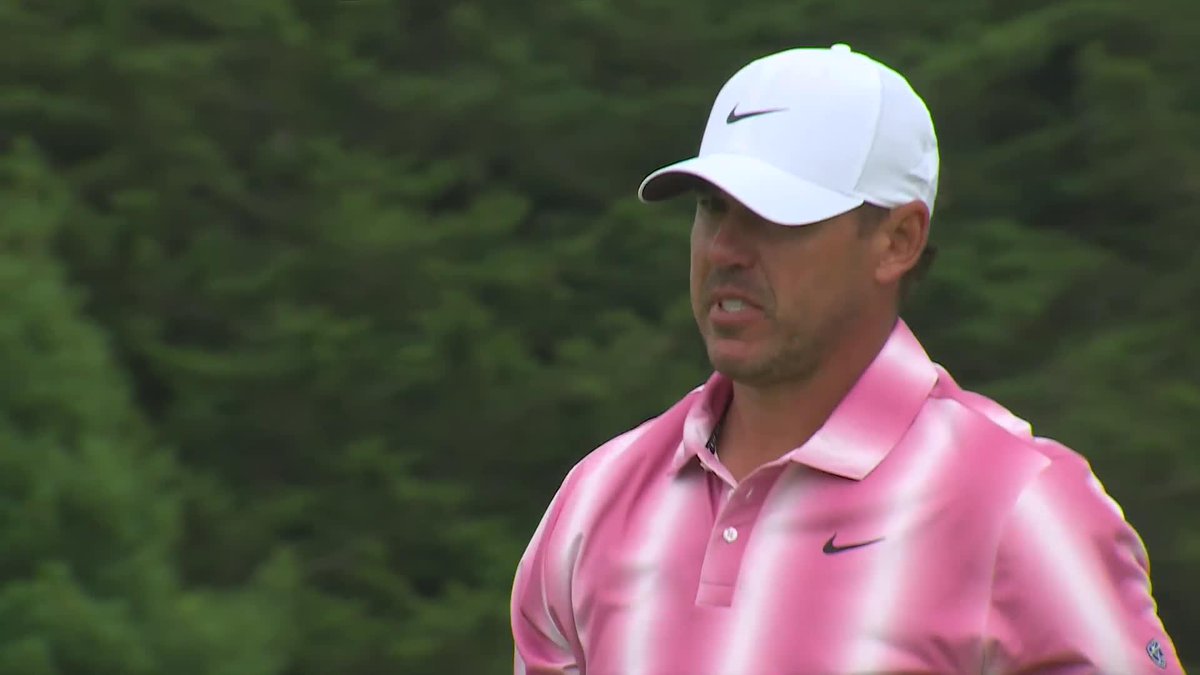 Is it the shirt? It's gotta be the shirt. Brooks with his first birdie of the championship on No. 5.