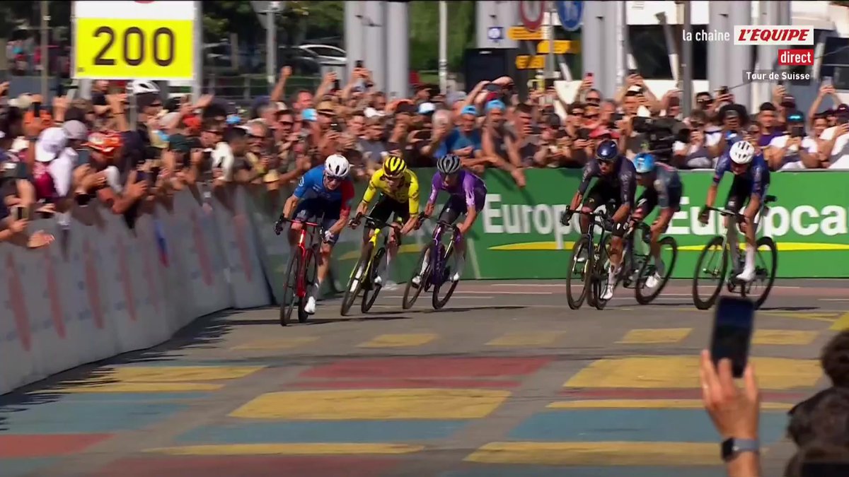 ROMAIN GRÉGOIRE VAINQUEUR EN ÉCHAPPÉE ! Déjà victorieux d'une étape du Tour de Suisse l'an dernier, le coureur de Groupama-FDJ United récidive aujourd'hui après un final géré de main de maître ! #lequipeVELO