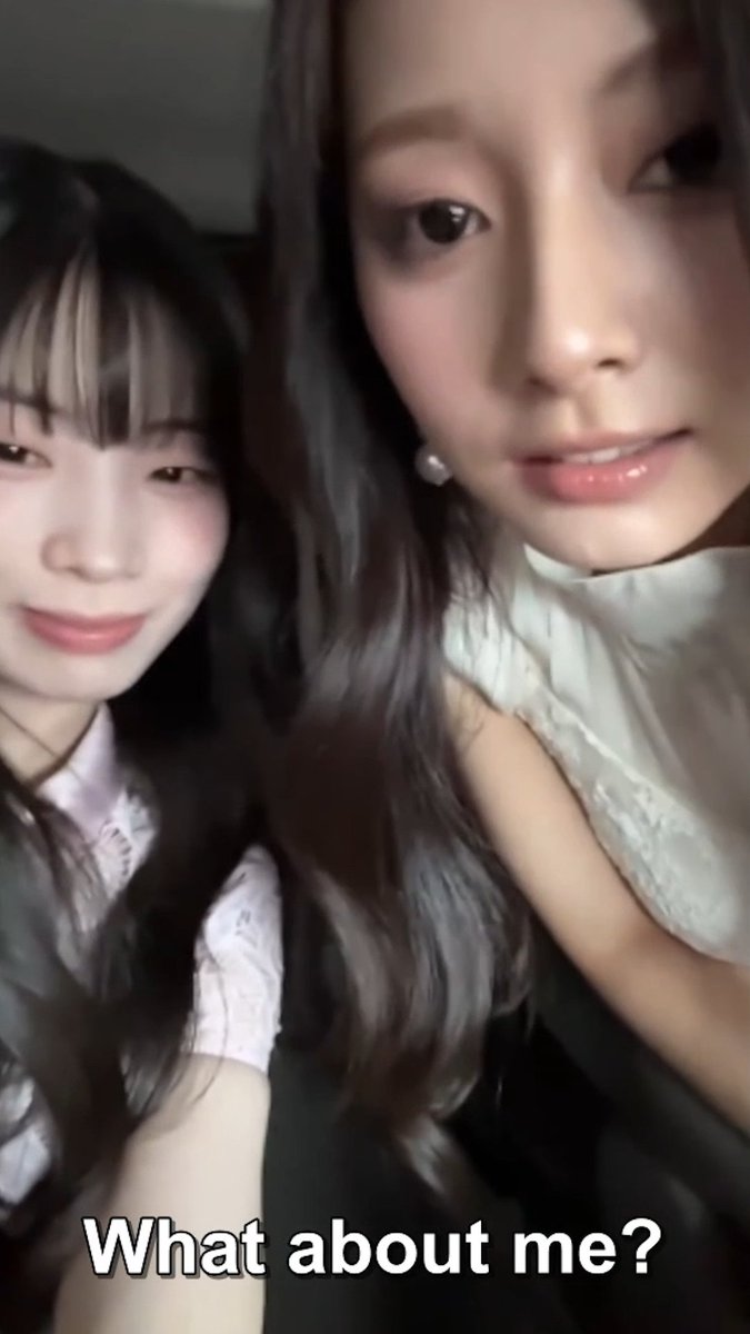 Tzuyu reading a comment calling Dahyun pretty and then Tzuyu keeps going "What about me???" 😭😭