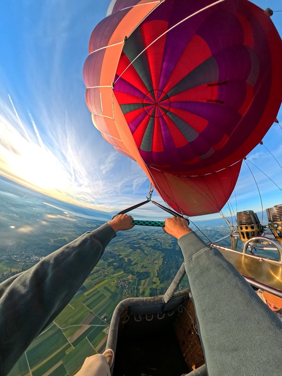 Your one unemployed friend... Théo Audebaud's job is to swing from balloons at the #ChatelAthletesSummitbyVillo 🪂 Shot on #GoProMAX2, our True 8K 360 camera 👉 #GoPro #Skydiving #HotAirBalloon