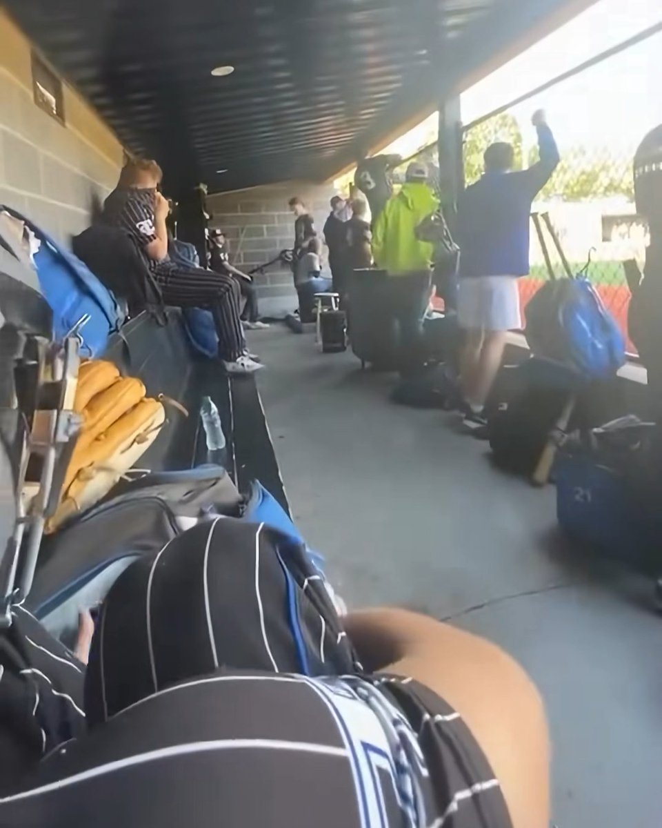 The entire dugout knew what was coming 💀