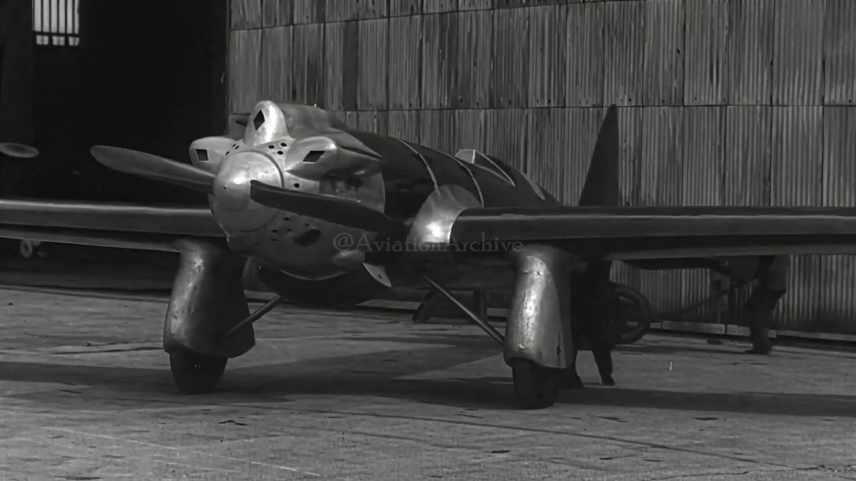 The only Makhonine Mak-10 prototype, a French experimental aircraft with telescopic wings that extended its span by eight meters, was captured by German forces after the fall of France and transferred to Germany for evaluation. Designed by Russian émigré Ivan Makhonine, it first flew on 11 August 1931. The aircraft was later re-engined with a Gnome-Rhône 14K radial, redesignated the Mak-101, and reached a top speed of approximately 205 knots. Its final fate remains unknown. 👀