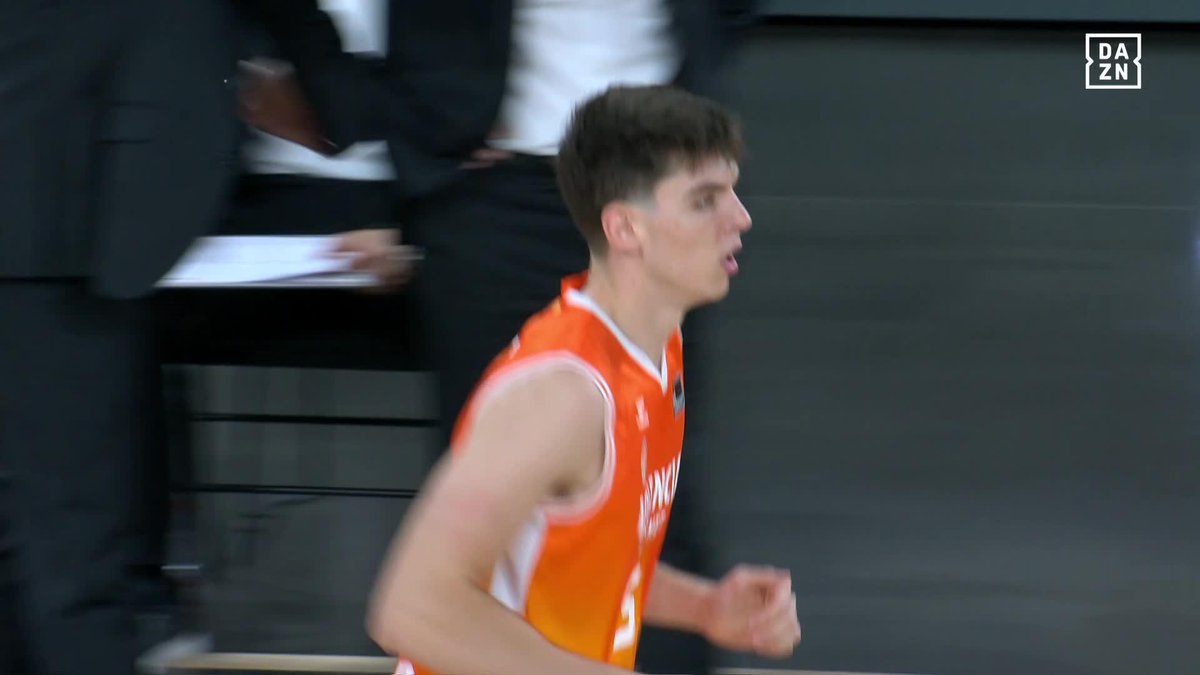 ¡Valencia Basket Club, sin piedad! 🤯 ¡PONIENDO EL +11 SOBRE EL BARÇA CON MENOS DE CINCO MINUTOS JUGADOS! 😳 #LigaEndesaxDAZN 🏀