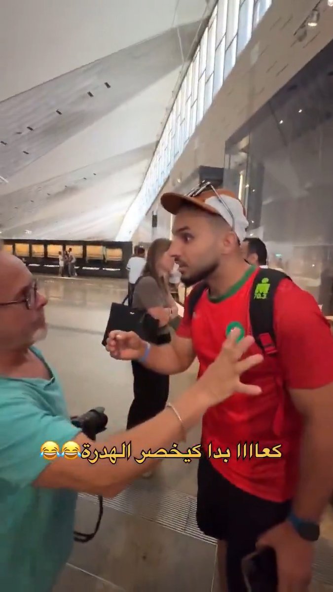 🔴🔴|| أجنبي من رومانيا 🇷🇴 حاول احتقار المغاربة... لكن الرد من هذا المغربي 🇲🇦 في الدقيقة التسعين ألجمت هذا العنصري 😌😌😌