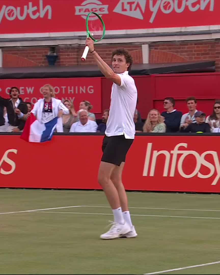 Sensational drama under the setting sun 😮‍💨 Humbert saves FOUR match points vs Medjedovic &amp; they'll come back to finish tomorrow! #HSBCChampionships