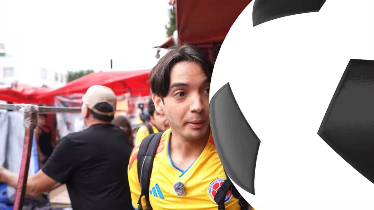 Yolo Aventuras, sorprendido al acudir por primera vez a un tianguis, un mercado al aire libre típico de México, y descubrir que hay gente vendiendo álbumes del Mundial completos por 500$. 🇲🇽