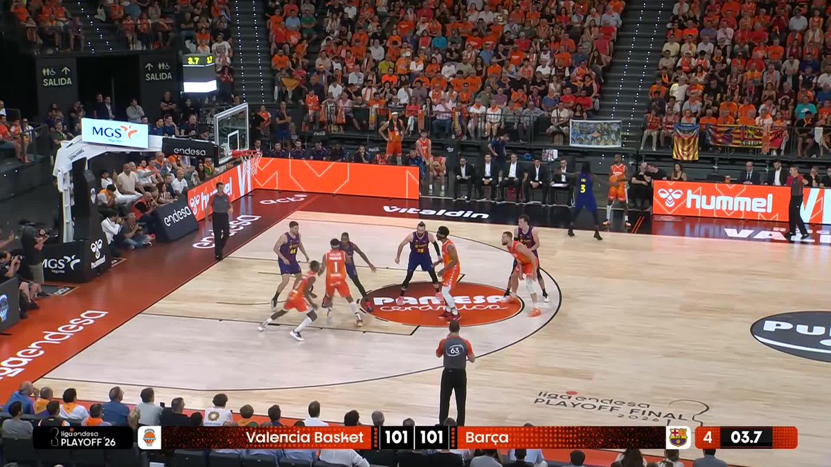 Will Clyburn, skoru eşitleyen basketin ardından; maçı uzatmaya götüren bloğu da vurmuş 🤯