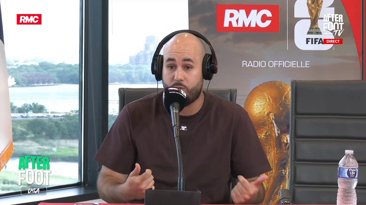 🇵🇹 Walid Acherchour sur Cristiano Ronaldo : "Il prend la sélection en otage. Il a cette compétition dans la tronche, il a Leo Messi dans la tronche... il a une mégalomanie footballistique et un égo trop haut." #RMCLive