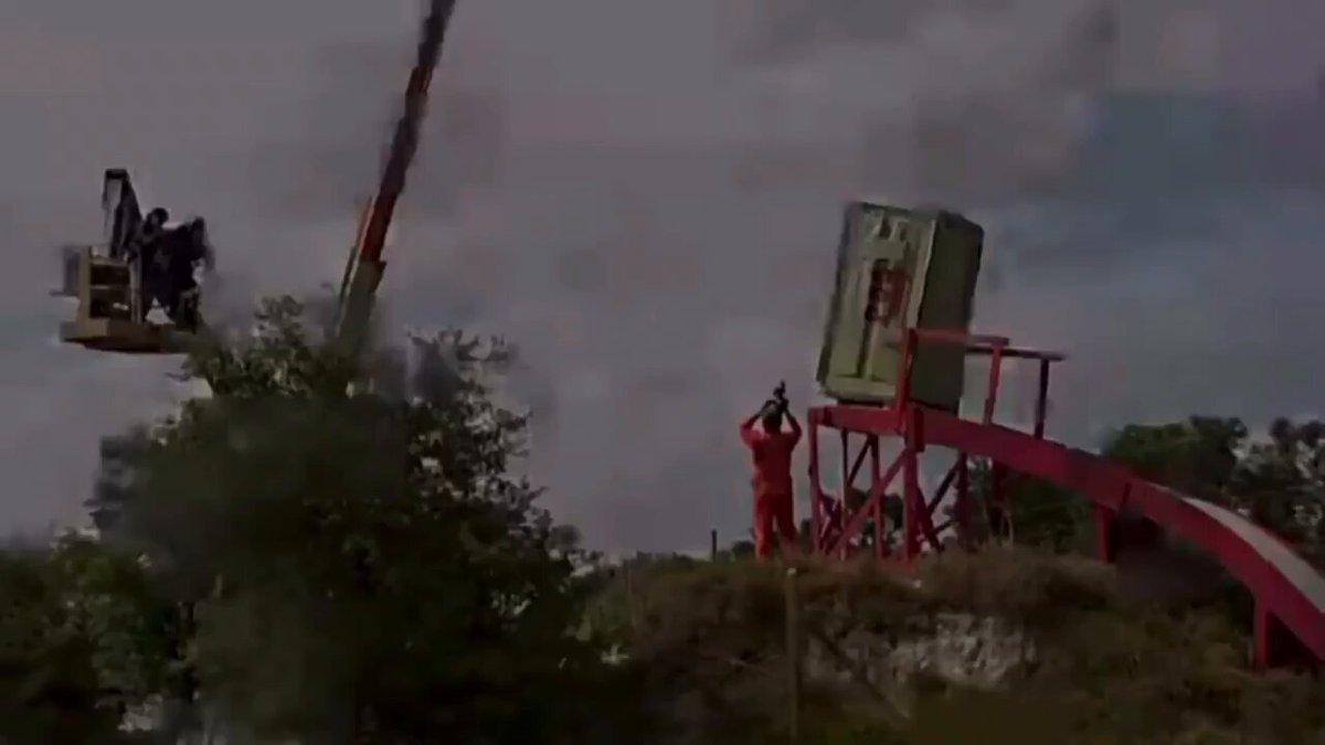 i love how ridiculous the failed jackass: the movie ending is