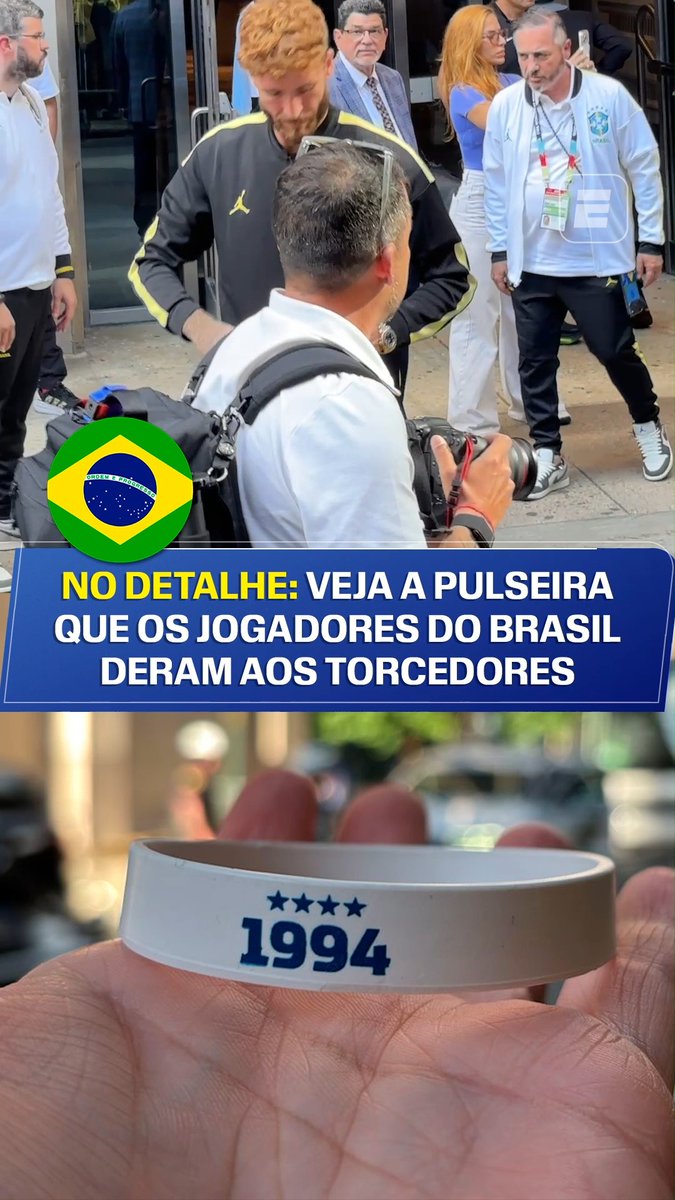 🇧🇷 Na chegada à Filadélfia, jogadores da Seleção Brasileira distribuíram pulseiras para torcedores em frente ao hotel. As pulseiras remetem aos títulos da Copa do Mundo que o Brasil ganhou. 🎥 ESPN Brasil | SportsCenter Brasil