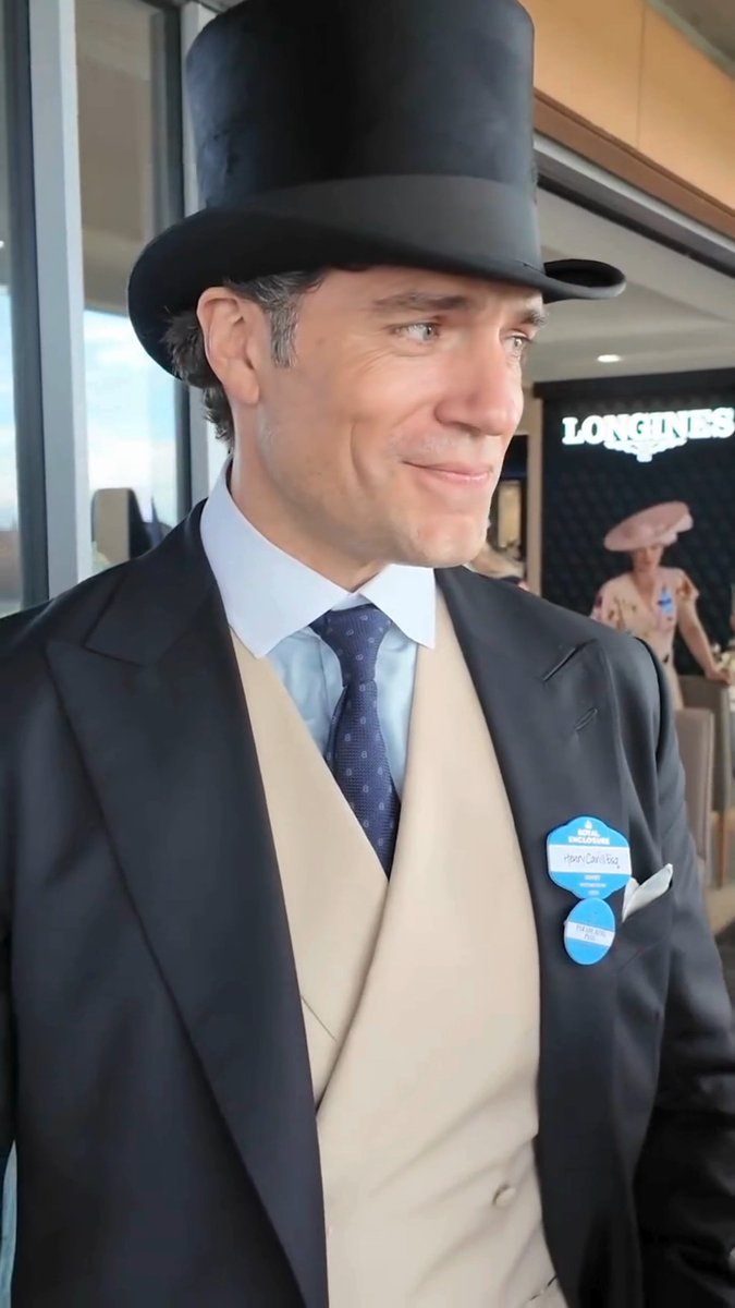 Henry Cavill is absolutely loving his first Royal Ascot 🏇🌟 The actor and former 'Superman' star, 43, was thrilled to be there at the same time as King Charles, Princess Kate, and Prince William, calling it "amazing" to be next to them on the field 🩷 Henry was looking extremely dapper for the occasion, completing his classy look with a top hat in true Ascot fashion. 📽️ : ascotracecourse #HenryCavill #RoyalAscot #RoyalFamily