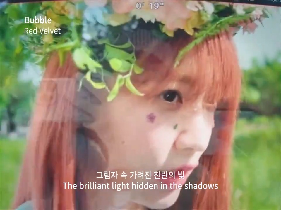 sabe o que me encanta? é que o red velvet nunca deixou de fazer isso inclusive no último ep que elas lançaram tem uma bside cuja a letra é 100% em coreano