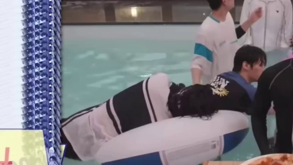 jisung is sooo clingy with minho and it's making me sick because there's not a day that passes where i don't think about how he probably spends hours in bed snuggling minho before actually getting up just 'cause he wants to spend more time stuck to his boyfriend
