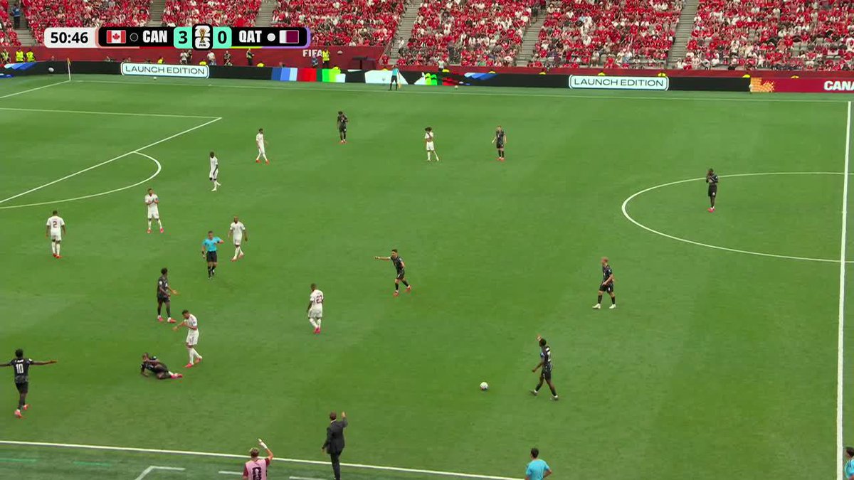 El momento de la dura lesión de Ismael Koné, figura de Canadá, ante Qatar en la Copa del Mundo. ⚽ #ESPNMundial 📺 Mirá los mejores partidos de la #FIFAWorldCup por ESPN, en el Plan Premium de #DisneyPlus