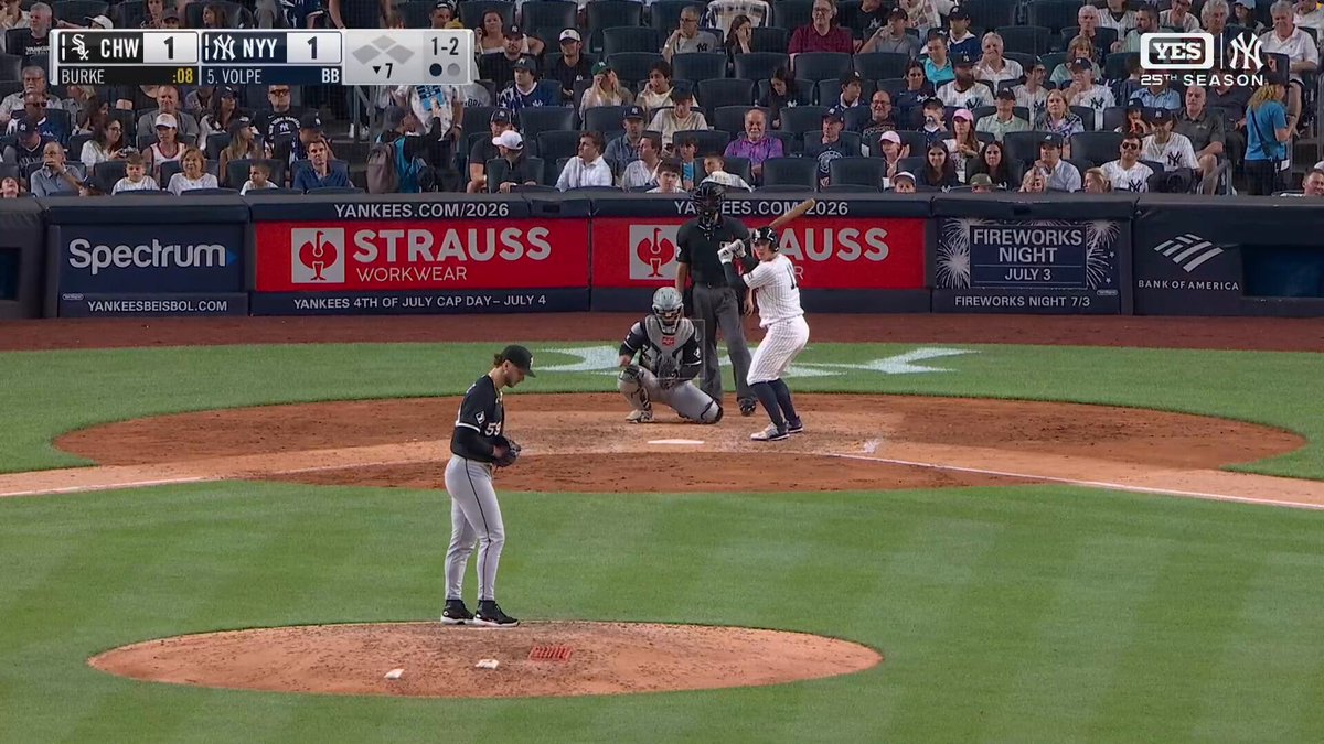 Anthony Volpe thrown out going for a triple