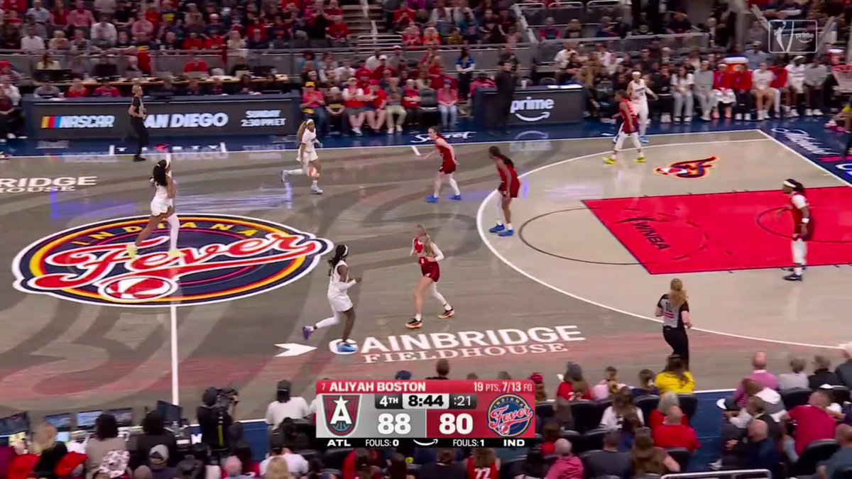 Caitlin is just getting called for everything on the defensive end, but she can't seem to get even 50% percent of the same calls on the other end. One can only laugh at this😂😂😂