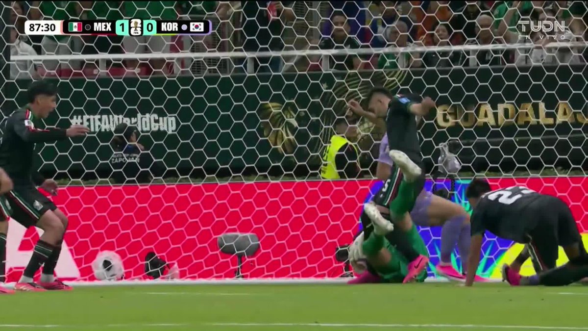 Ufffff escuchen cómo explotó el estadio cuando se terminó el partido, México es líder de grupo y avanzamos a 16vos de final. Te amo México.