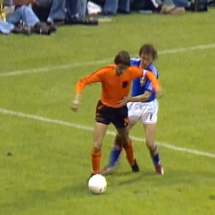 In 1974 vs Sweden... ๐ธ๐ช the ๐ช๐๐๐๐๐๐ ๐๐๐๐ was born! โจ #NothingLikeOranje #FIFAWorldCup #NEDSWE