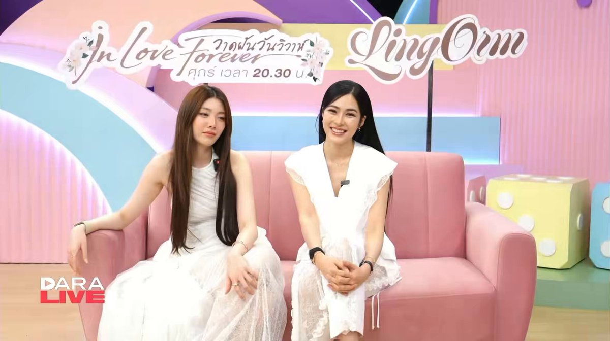 ทำไมพี่รัญชน์ถึงปล่อยนีนถูกคุณแม่ตบคะ? พี่หลิง : ไม่ได้ปล่อยนะ พิธีกร : เค้าไปตบกันเอง หลิงออม : 55555555555555 พี่หลิง : เราโตๆกันแล้ว มีแขนเท่ากันมีขาเท่ากัน จะวิ่งหนีก็ได้ แต่เค้าเลือกที่จะ... น้องออม : วิ่งใส่กัน ชอบมาก เออ ก็จริงอย่างที่พี่หลิงพูดนะ ทุกคนโตกัน มีแขนมีขาเหมือนกัน วิ่งหนีก็ได้ แต่เลือกที่จะตบกัน 55555555555 แต่อยู่ในสถานการณ์นั้นมันก็ต้องตบแหละ เข้าใจทุกคน