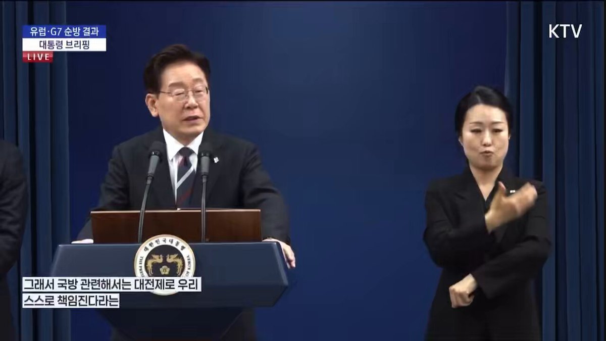 아니진짜외교천재아님? 트럼프가 주한미군45000명!!이랫는데 여기서 아닙니다 하면 기분나쁠까봐 아 그말은맞는데 지금은아니다 지금은 28500명이다라고 정정해줫대 그러니까 트럼프가 지금그렇단말이지?이랫대ㅋㅋ