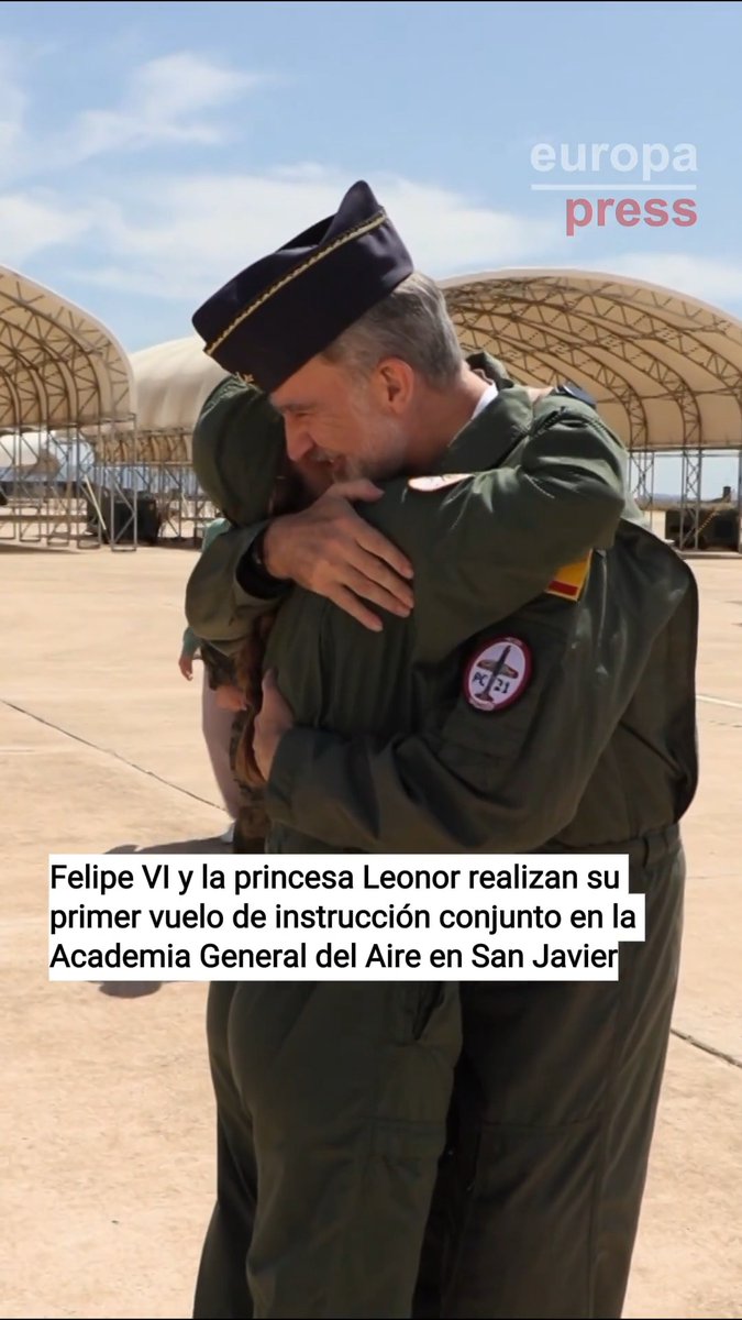🛩️🇪🇸 Felipe VI y la princesa Leonor realizan un vuelo de instrucción conjunto en la Academia General del Aire en San Javier (Murcia), en la que la heredera está completando su formación militar