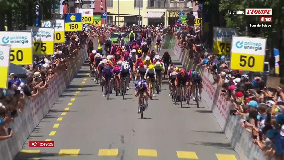 🚀 Quel démarrage de Zoe Bäckstedt ! La Britannique s'impose au sprint avec une grosse marge sur la troisième étape du Tour de Suisse ! #lequipeVELO