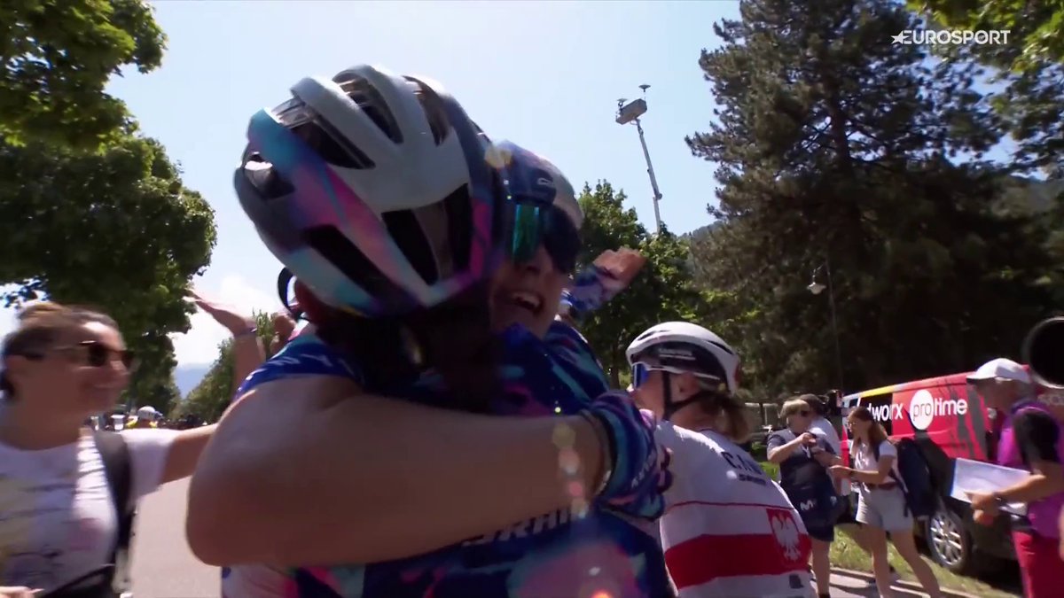 Zoe Backstedt (Canyon Sram) won stage 3 of Tour de Suisse Women in Bad Ragaz with a bad-ass sprint! 👏🇬🇧 Heck, I don't even know if to call this a sprint or an attack. 😅✈️ #TourdeSuisseWomen