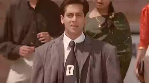Surprise Cameo of #SalmanKhan in #DeewanaMastana 😂😂 The only time when Salman shared screen space with Juhi. #Govinda #AnilKapoor #JuhiChawla