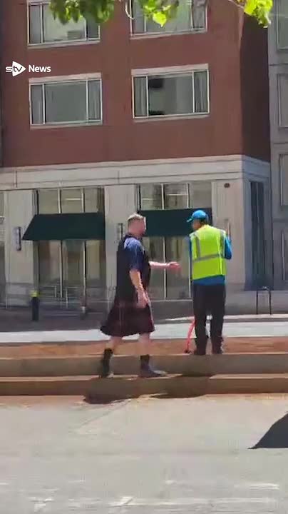 Scotland fan volunteers to help Bostonian workers