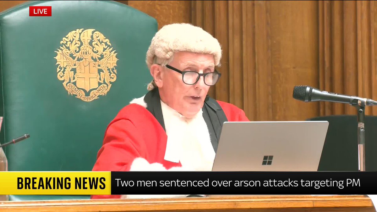 BREAKING: Two men have been jailed for a series of arson attacks targeting Sir Keir Starmer, which were orchestrated by an anonymous Russian-speaking handler. Watch the judge read out the sentences ⬇️ 📺 Sky 501 and YouTube