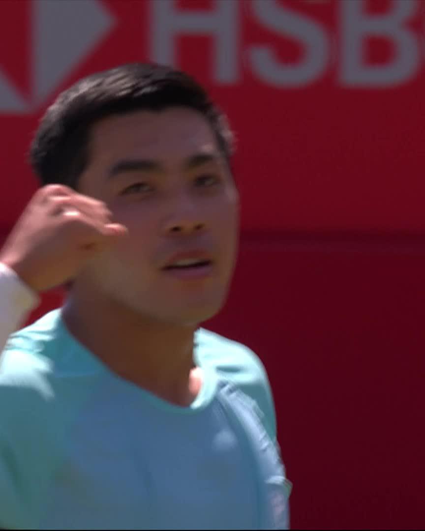 Top seed OUT ❌ Brandon Nakashima shocks Minaur 7-5 6-3 to reach the Queen’s semi-finals. Still yet to drop a set this week 👏 #HSBCChampionships