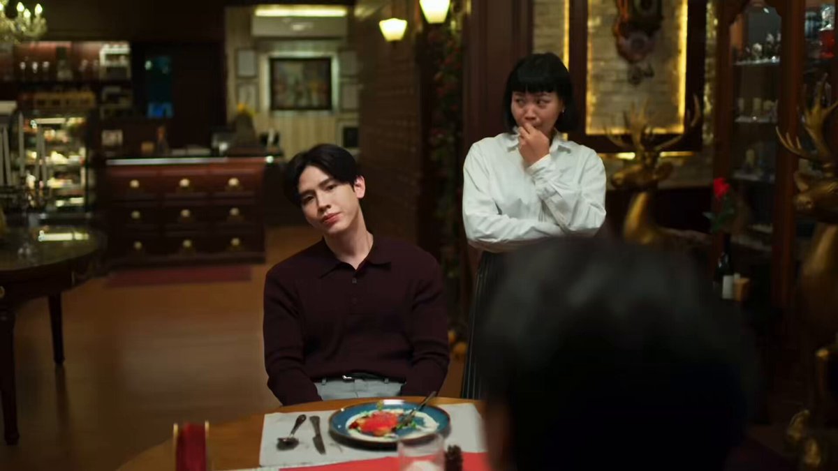 จูโน่ออกมาคนเดียวกุก็จะตรายละ พี่เตกับม่อนมายกนิ้วให้บักไลออนอีกกุเดรสเลยช็อตนี้5555555555555555555555555555555555 #ADogAndAPlaneEP4