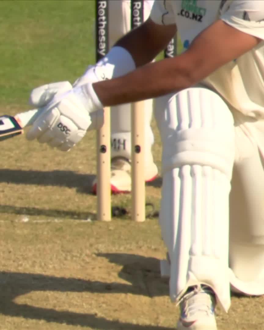 Pinned in front! ☝️ Jacob Bethell with a vital wicket! 🤩