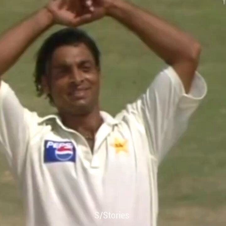 After this innings, Irfan Pathan never wanted come out to bat if Shoaib Akthar was in the bowling option for Pakistan 🇵🇰. This short innings of him also happened on a Sunday evening.