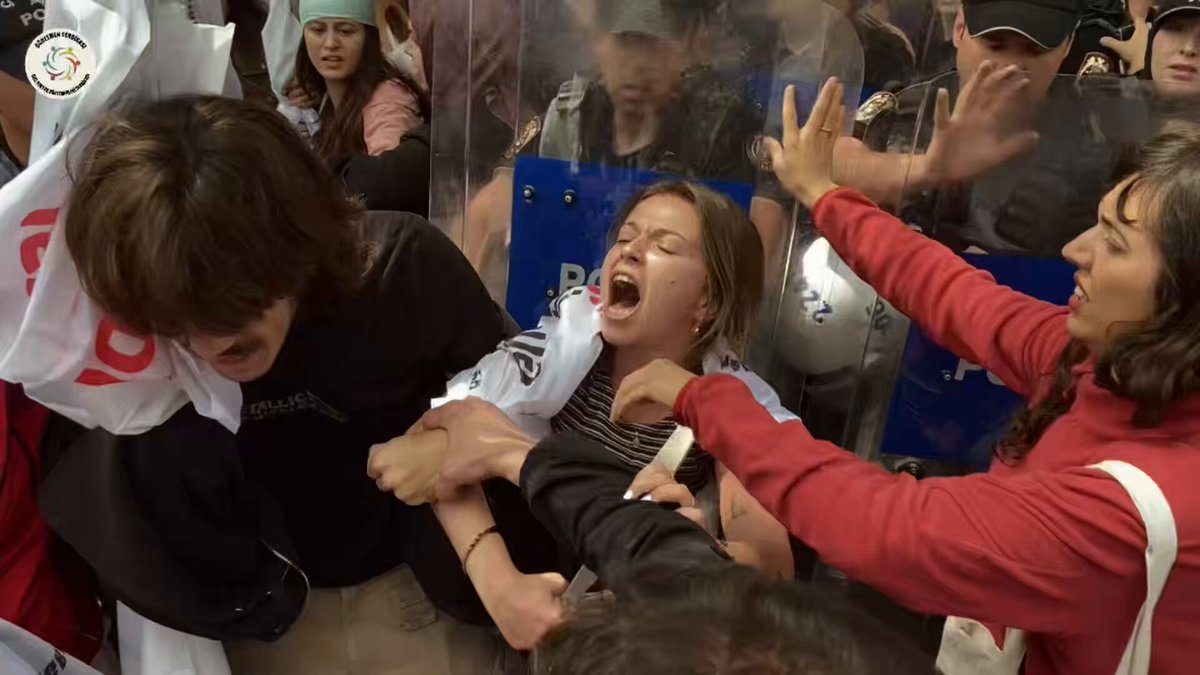 “Hak diyenin ağzına vurulmamalı,yol açanın yolu kesilmemelidir.Bu mücadeleye giren insanlar,sonuç ne olursa olsun,bunlara katlanmayı bilmelidir. Biz bileceğiz,bizden sonraki öğretmenler de bilecektir. Çok iyi biliyor ve inanıyoruz, çektiklerimiz boşa gitmeyecektir!” Fakir Baykurt #ÖğretmenlerAçlıkGrevinde #AyşenGürcanKomisyonuTopla