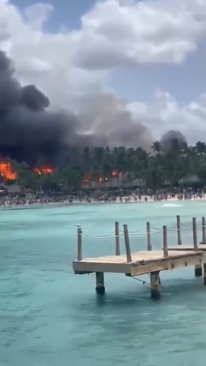 BURNING NOW: A large-scale fire has been reported at the Viva Dominicus hotel in Bayahíbe, La Altagracia Province, Dominican Republic.