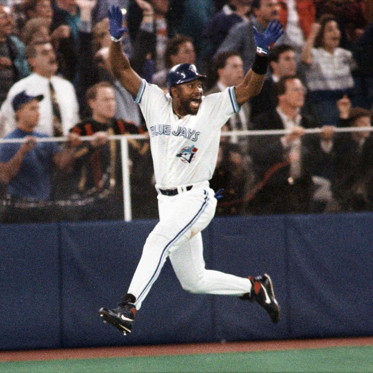 Imagine hitting a walk off home run to win the World Series? ... That's every kids dream 🏆
