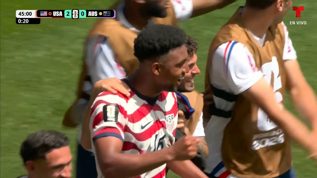 ¡GOOOOOL DE ESTADOS UNIDOS! ¡LOCURA EN SEATTLE! Alex Freeman marca de cabeza, el gol tardó en validarse porque se revisaba un fuera de lugar… ¡EXPLOTA LA AFICIÓN! USMNT se pone 2-0 arriba sobre Australia.