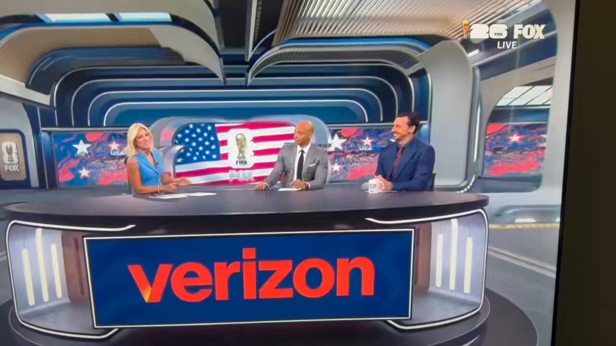 "Alexi Lalas left us." Zlatan Ibrahimovic: "America, you're welcome." 😭😭😭