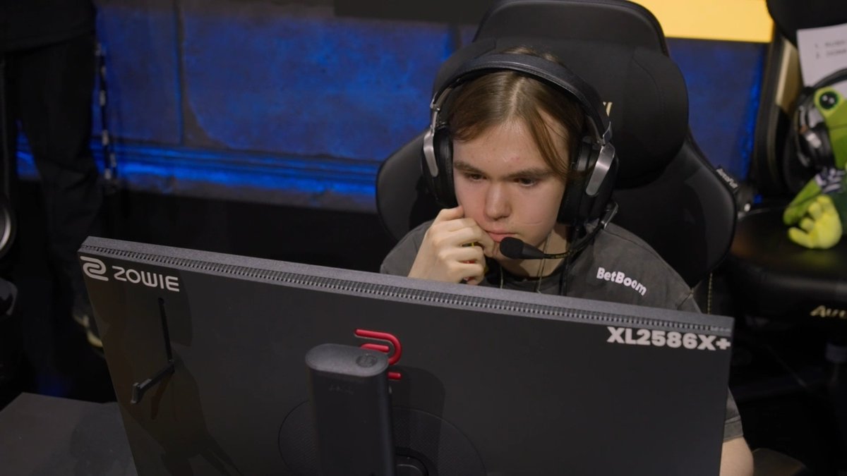 A reação do donk e do magixx ao 1v4