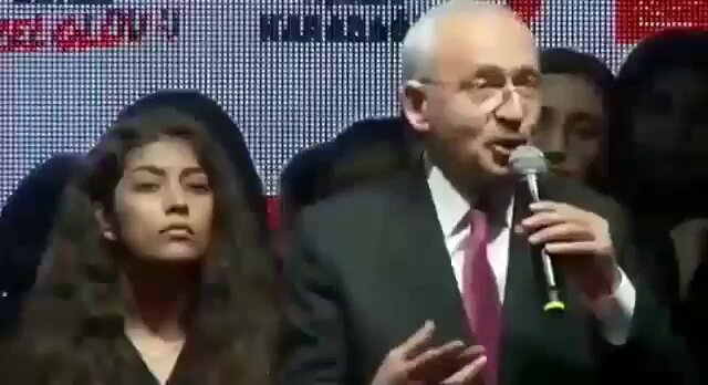 Kılıçdaroğlu : Erdoğan'ı indireceğiz... Not: Yandaki ablanın mimiklere dikkat.