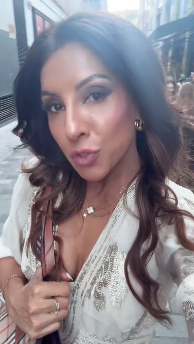 🇬🇧 Meanwhile in London Leftist Political Commentator Narinder Kaur who regularly promotes London being the ‘Best in the World’ just had her phone stolen in London.
