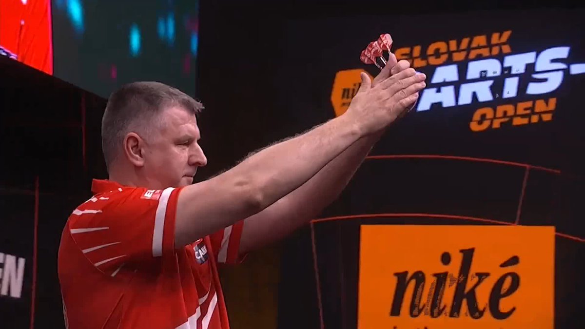 RATAJSKI ROUTS REYES! 🇵🇱 Krzysztof Ratajski punishes a profligate display from Cristo Reyes to set up a blockbuster tie against Michael van Gerwen in Bratislava tomorrow! 📺 #ET9
