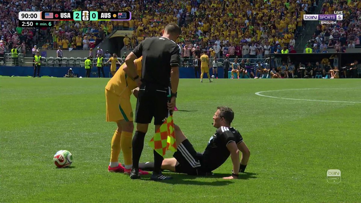 REFEREE BREAK ✋ An unusual moment as Felix Zwayer, the German referee, requires assistance after being struck by cramp. #FIFAWorldCup | #beINWC26