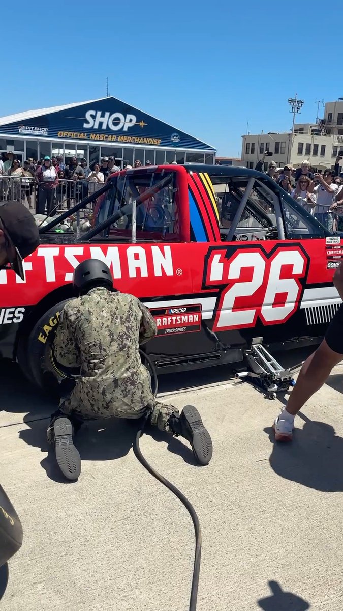 Ready for the show 🛞 U.S. Navy sailors tried their hand at a NASCAR CRAFTSMAN Trucks pit stop.